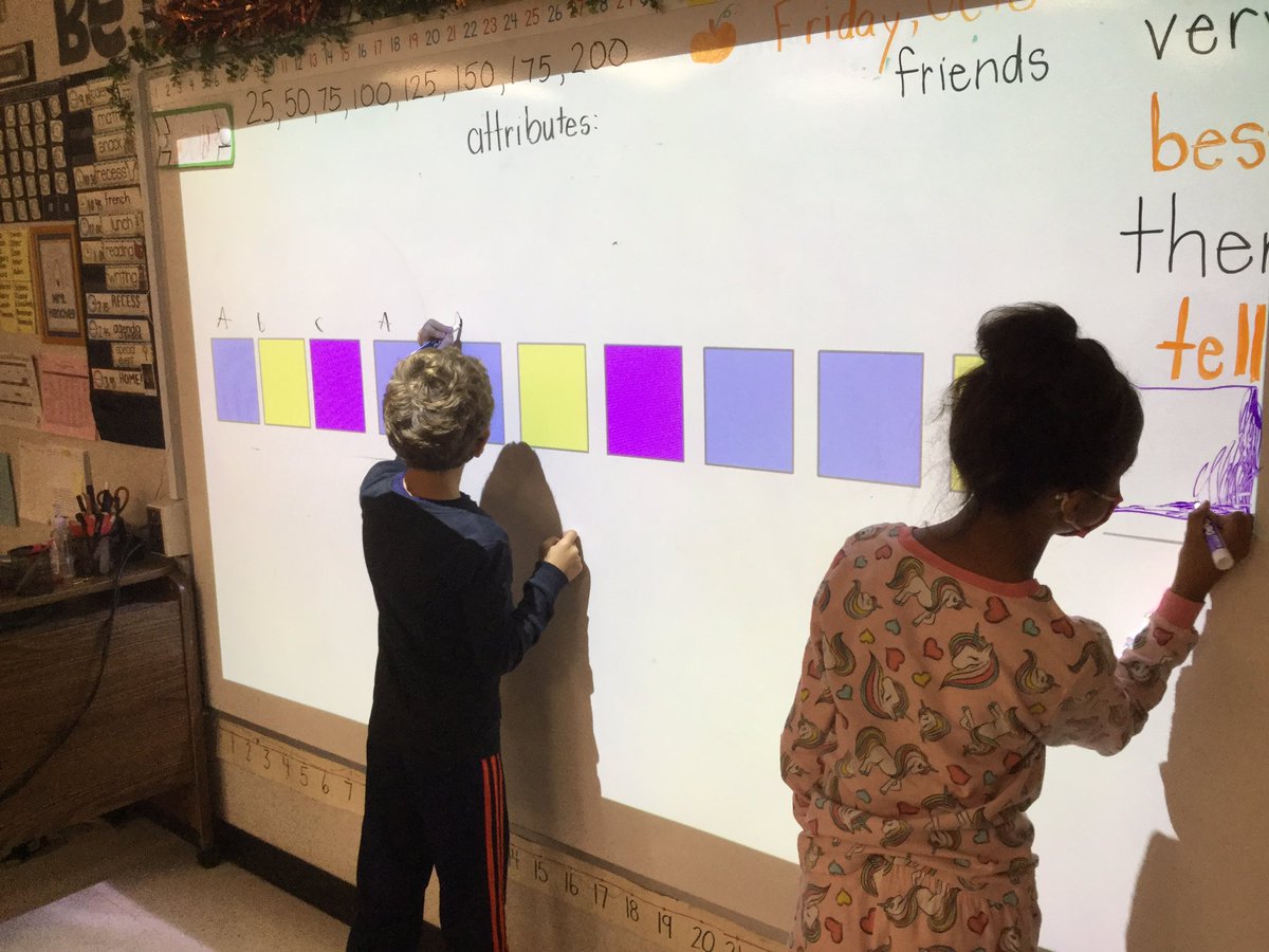 MrsHenchey23's tweet photo. Reviewing repeating patterns! 🔶🔵🔶🔵🔶🔵 https://t.co/6bpipW2on1