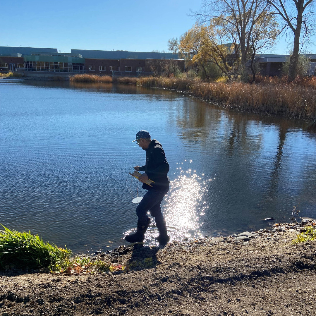 MHCollege's tweet image. Today on campus, students in EREC 220: Environmental Sampling and Monitoring were at the pond, learning how to collect water samples using a Secchi Disk and a Van Dorn sampler. 

#oncampus #outforaswim #environmentalsampling