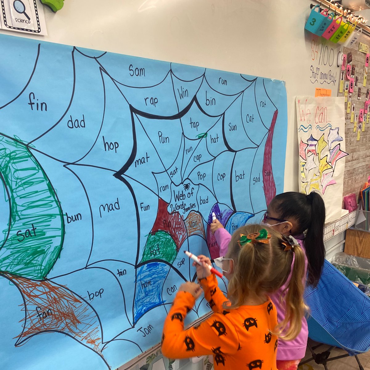 calfano510's tweet photo. Our words were caught in a web!🕸  1-5 had so much fun coloring words in the web based on their word family! #literacy #wordfamilies ##firstgrade https://t.co/mCu6p5HIn4
