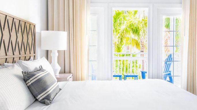 ParrotKeyHotel's tweet photo. Early to rise, first to save. Plan ahead and enjoy up to 20% off your next Key West vacation! https://t.co/hELpsDajxR https://t.co/NY5mM7yN1J