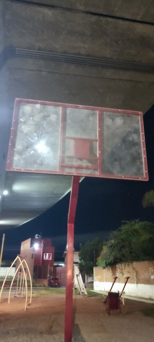 CHAVEZ_85's tweet photo. @InfraPue chancha dé basquetbol ubicada en la colonia 20 de noviembre está abajo del puente desanta ana no cuenta con canasta !!!
Favor de venir solucionar ente reporte gracias!! https://t.co/8L2fDCg0yy