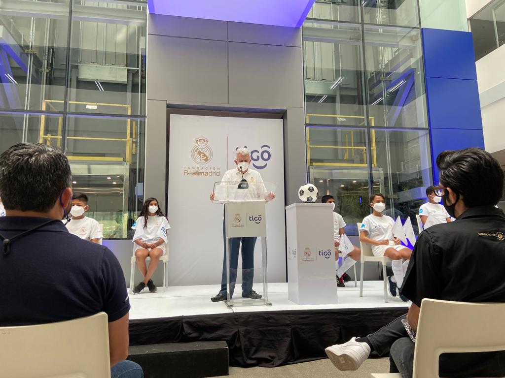 TigoElSalvador's tweet photo. “Agradecemos el apoyo de Tigo, estamos seguros que con su voluntad y apoyo llegaremos aún más lejos.” Enrique García Prieto, Presidente de @fundamadridsv  #TigoConFundaciónRM https://t.co/JZYePsfGHI