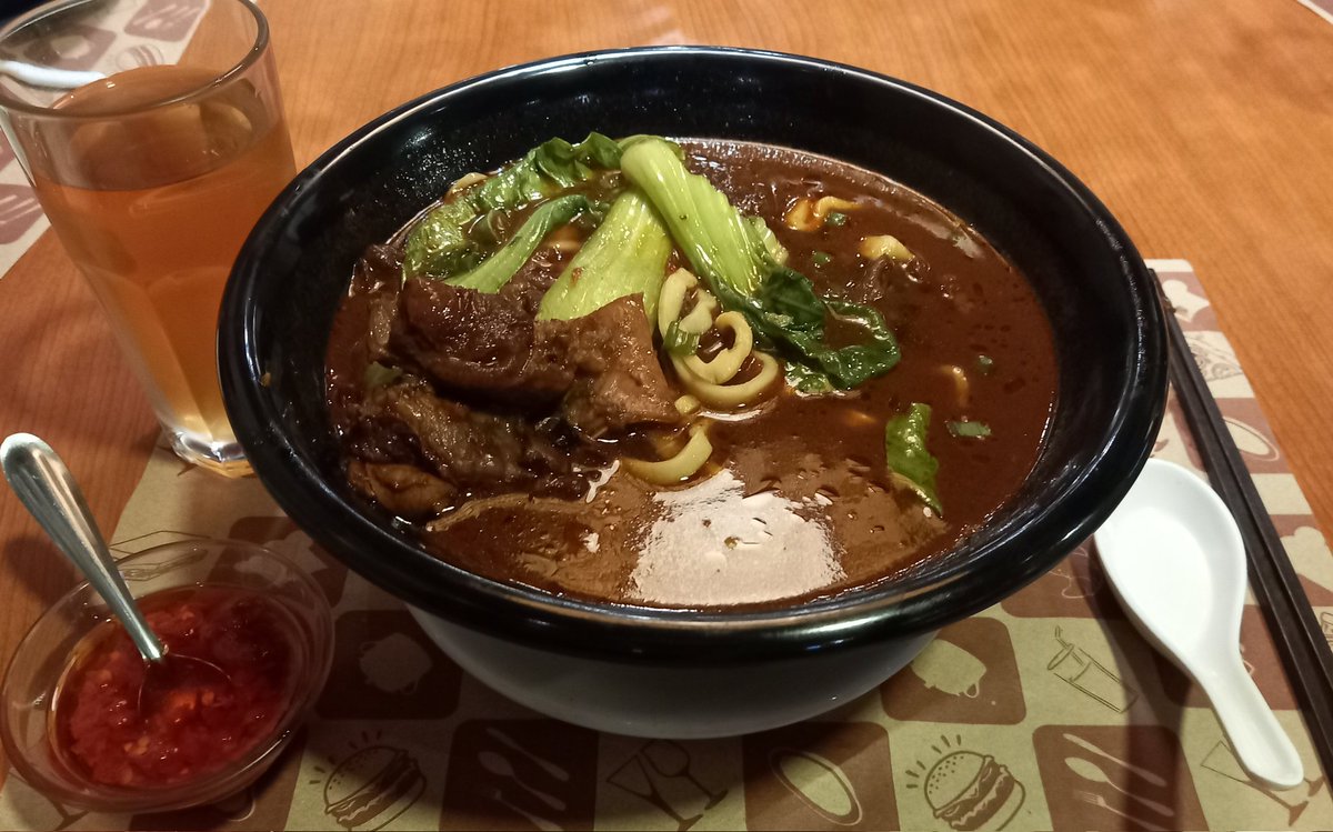 Conocer Taiwán a través de nuestra gastronomía en Argentina
Niu Rou Mian (牛肉麵) es una sopa de fideos caseros con ternera argentina, típico plato de la cocina taiwanesa para degustar en Argentina. Buen provecho！
#niuroumian  #taiwan  #taiwancusine 
taiwanembassy.org/AR/
