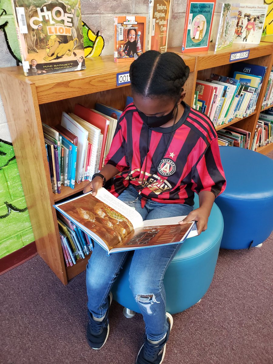 Reading and showing our drug free spirit in the library for Team Up Against Drugs day! #teamminter #RedRibbonWeek