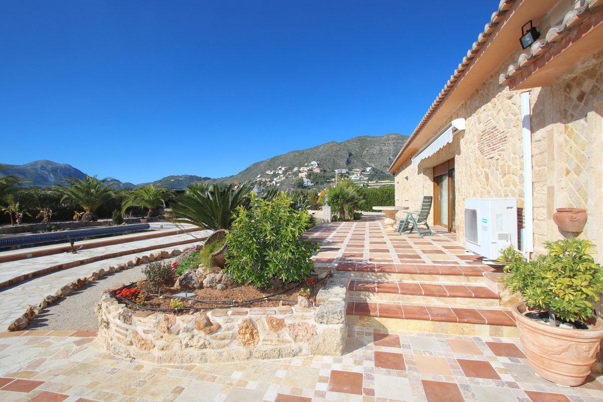 StarckEstates's tweet image. VERKAUFT ++ SOLD ++ VENDIDO 🤩

Und wieder einen Kunden glücklich gemacht ☺️
Gratulation an unseren Luxemburger 🇱🇺 Käufer zum privaten Paradies an der Sonne ☀️ und auf viele schöne Momente im neuen Zuhause 🍾🥂

👉starck-estates.com/de/properties/…

#pego #finca #landhaus #newowner