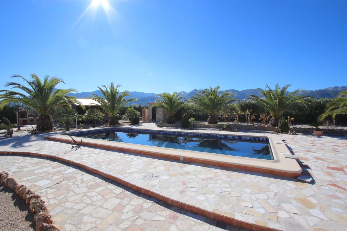 StarckEstates's tweet image. VERKAUFT ++ SOLD ++ VENDIDO 🤩

Und wieder einen Kunden glücklich gemacht ☺️
Gratulation an unseren Luxemburger 🇱🇺 Käufer zum privaten Paradies an der Sonne ☀️ und auf viele schöne Momente im neuen Zuhause 🍾🥂

👉starck-estates.com/de/properties/…

#pego #finca #landhaus #newowner