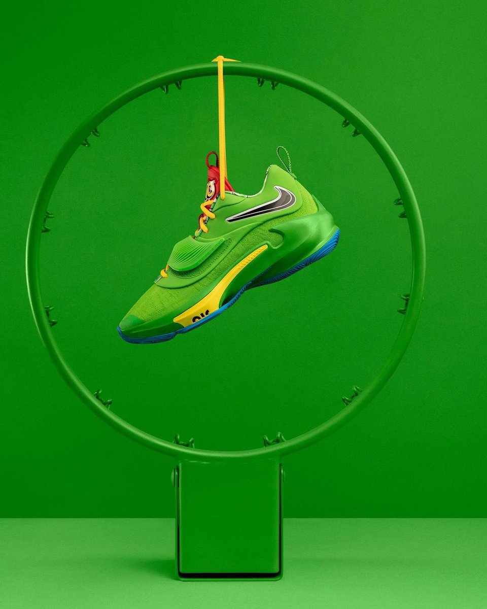 nicekicks's tweet photo. Giannis and Nike are releasing a collaborative pack commemorating 50 years of @realUNOgame 🟡🟢🔴🔵 https://t.co/dBCfwjJPA1