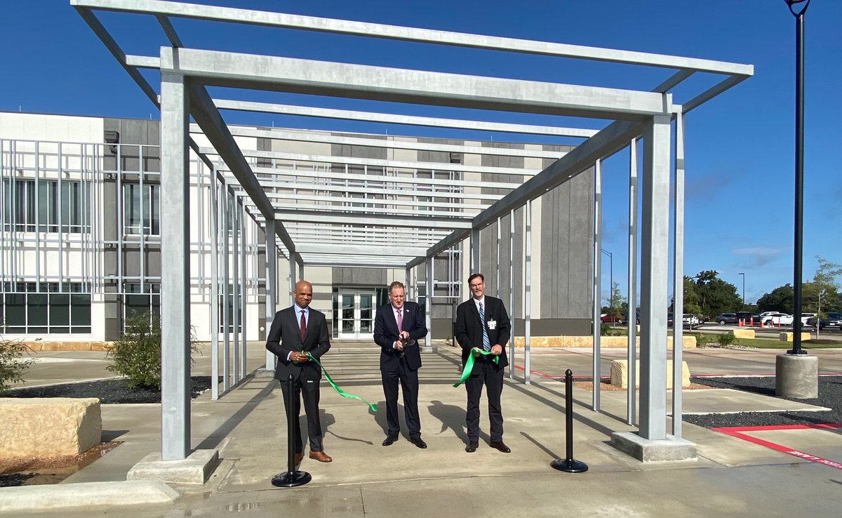 FUJIFILMBiotech's tweet photo. Today we celebrate a significant milestone completion and official opening of the Advanced Therapies Innovation Center in #CollegeStation #Texas. Tripling the site’s process development capabilities for #advancedtherapies https://t.co/pqLw5M7AsQ #cdmo #expansion #partnersforlife https://t.co/iFNuYUpPXE