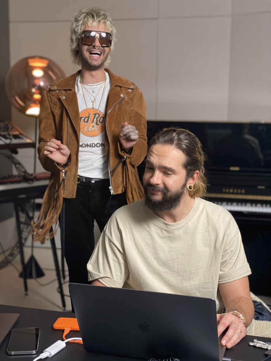 tokiohotel's tweet photo. Meme away! 🌚 https://t.co/pEvYArQdgC