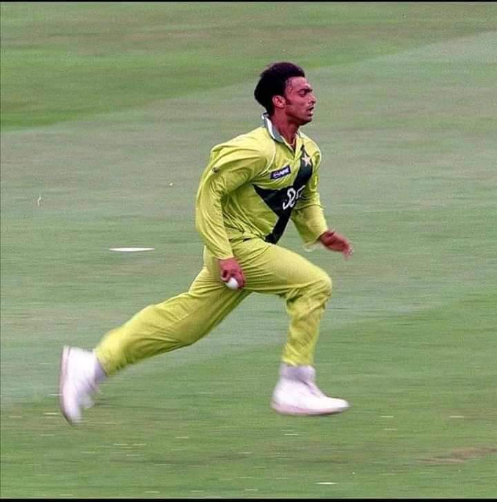 ZainAbb67693319's tweet photo. دنیائے کرکٹ کے بڑے بڑے بلے باز آج بھی شعیب اختر کے نام سے کانپتے ہیں. سرکاری TV پر بیٹھے سرکاری ملازم کی طرف سے بتمیزی قابل مذمت ہے
#Respect_@shoaib100mph https://t.co/RZGTaQIzvC
