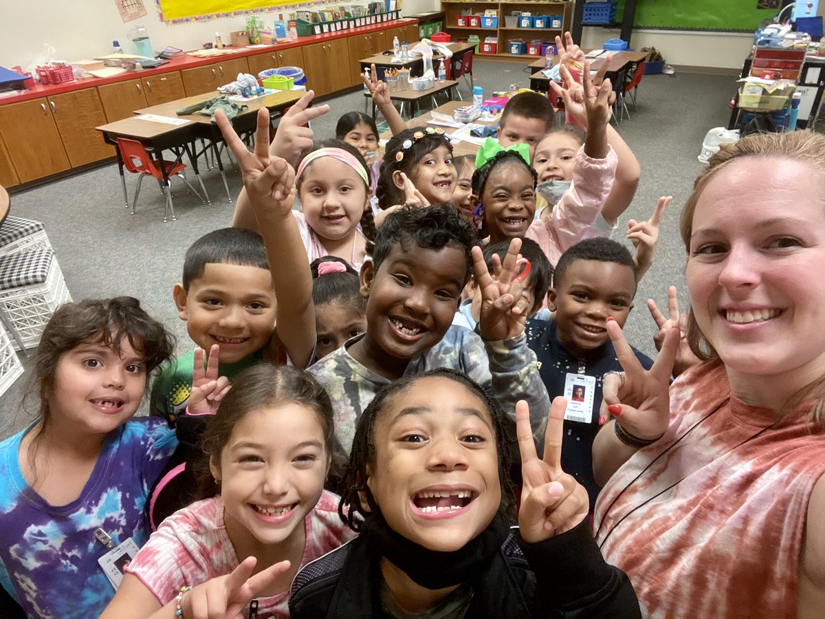 We keep the peace and don’t do drugs!! #RedRibbonWeek #myirvingisd #WeRiseIrvingISD #townleytorches <a href="/townleytorches/">TownleyTorchlighters</a> <a href="/IrvingISD/">Irving ISD</a> <a href="/TiffanyTyer12/">Tiffany Tyer</a>