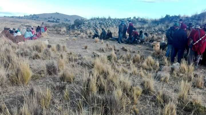 tonnylp's tweet photo. #deÚltimo:
La Central Agraria de #VillaPuni del municipio de #Escoma de la provincia #EleodoroCamacho en el departamento de #LaPaz exclaman lluvia para los sembradíos, en el cerro #Jupiraya, 
Fotos: Victoriano Huacani https://t.co/icVHF15OgZ