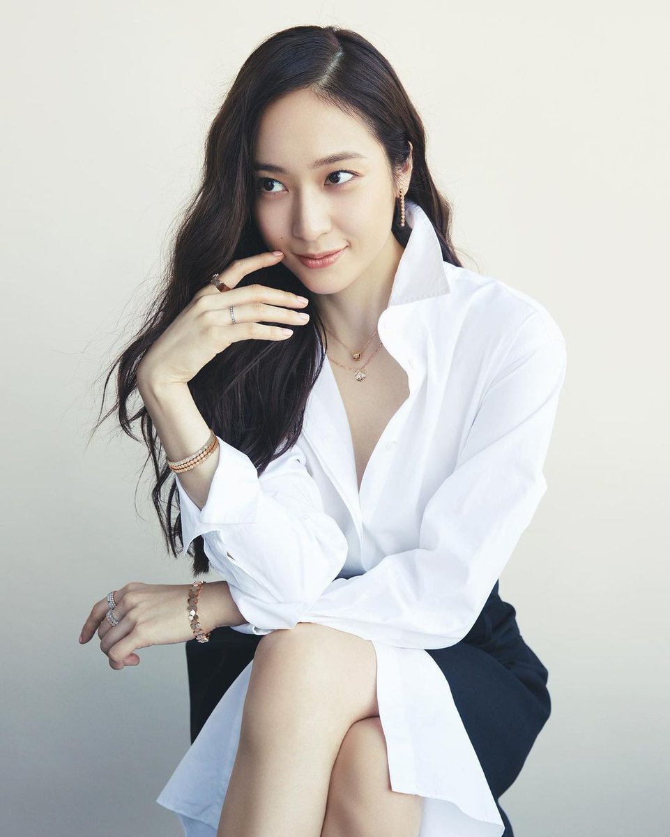 functionlove's tweet photo. 211027 f(Krystal) = Chaumet Promotional Photos, Ad [2P+1V] https://t.co/dFwZlm4MqM https://t.co/Rbw1U2Lrfo