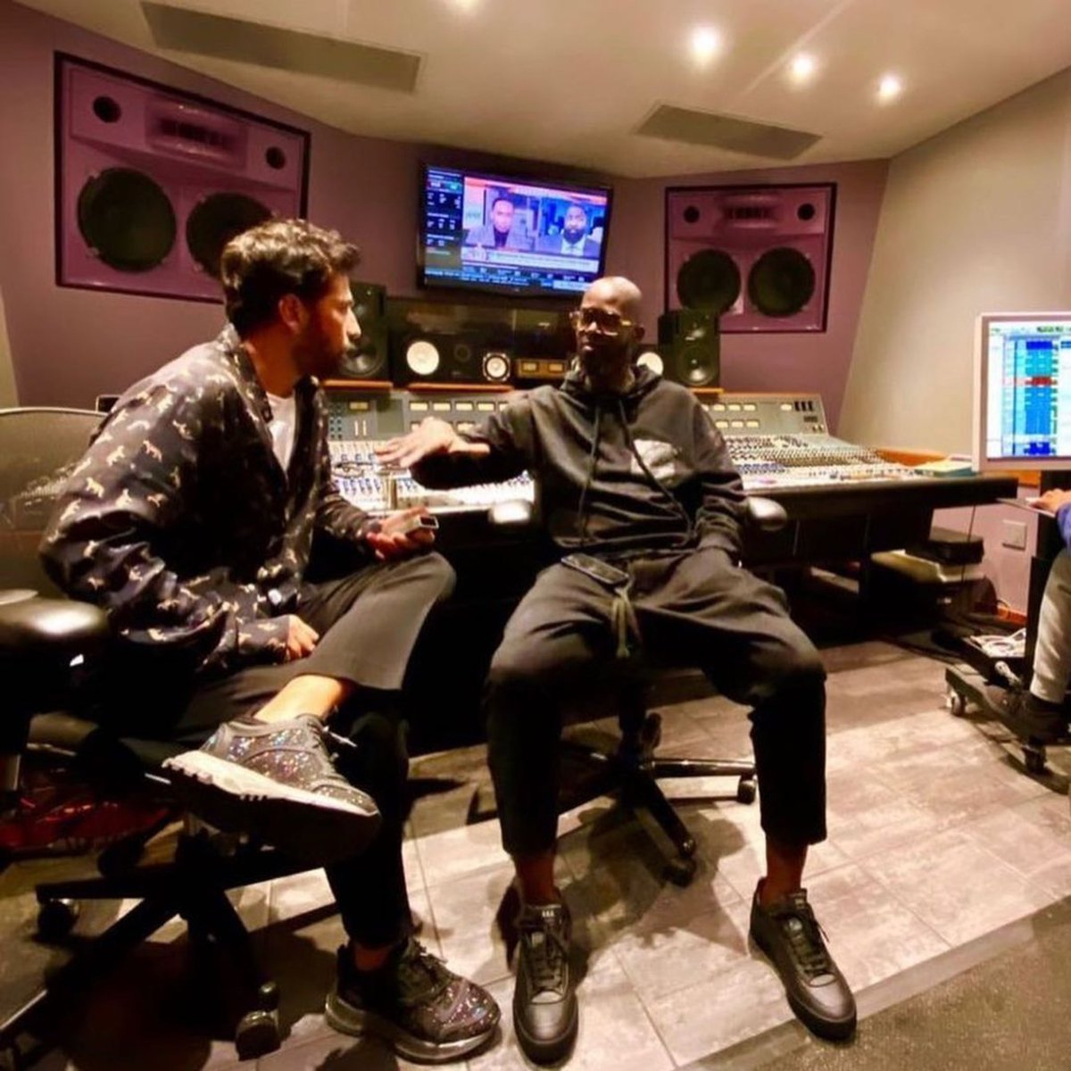 CriteriaMiami's tweet photo. Had the pleasure of hosting monster South African DJ/producer/writer @realblackcoffee and
@michaelmalih last week in Studio C.
ใปใปใป
@realblackcoffee
@michaelmalih
@tasannnnnnnnnn @unclerawwn #house #subconsciously #dance #dj #soulistic #southafrica #edm #deephouse #sama https://t.co/rqYKd8sghz