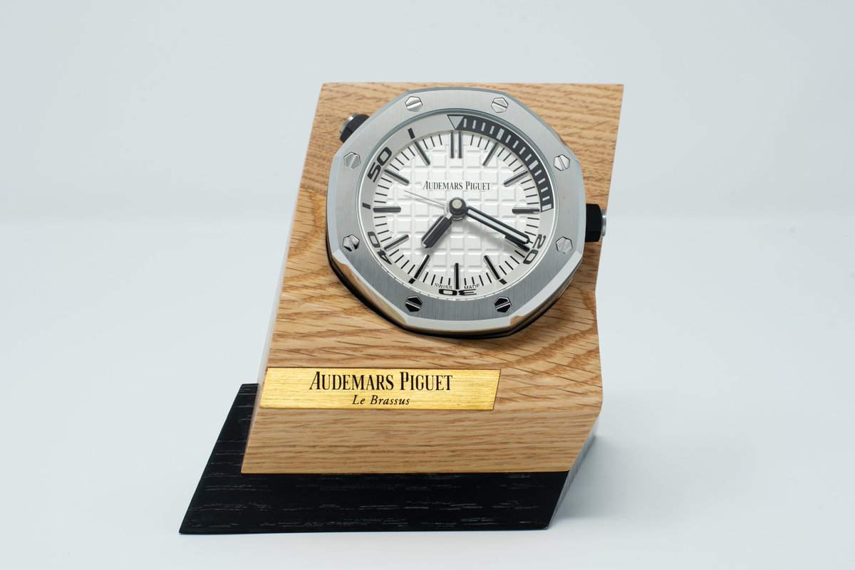 wc_auction's tweet image. LIVE AUCTION: 2016 Audemars Piguet Royal Oak Offshore Table Clock

This very rare Audemars Piguet Royal Oak Perpetual Offshore Diver Table Clock was a gift to the watchmaker's most loyal customers.

watchcollecting.com/for-sale/2016-…

#AudemarsPiguet #TableClock #WatchCollecting