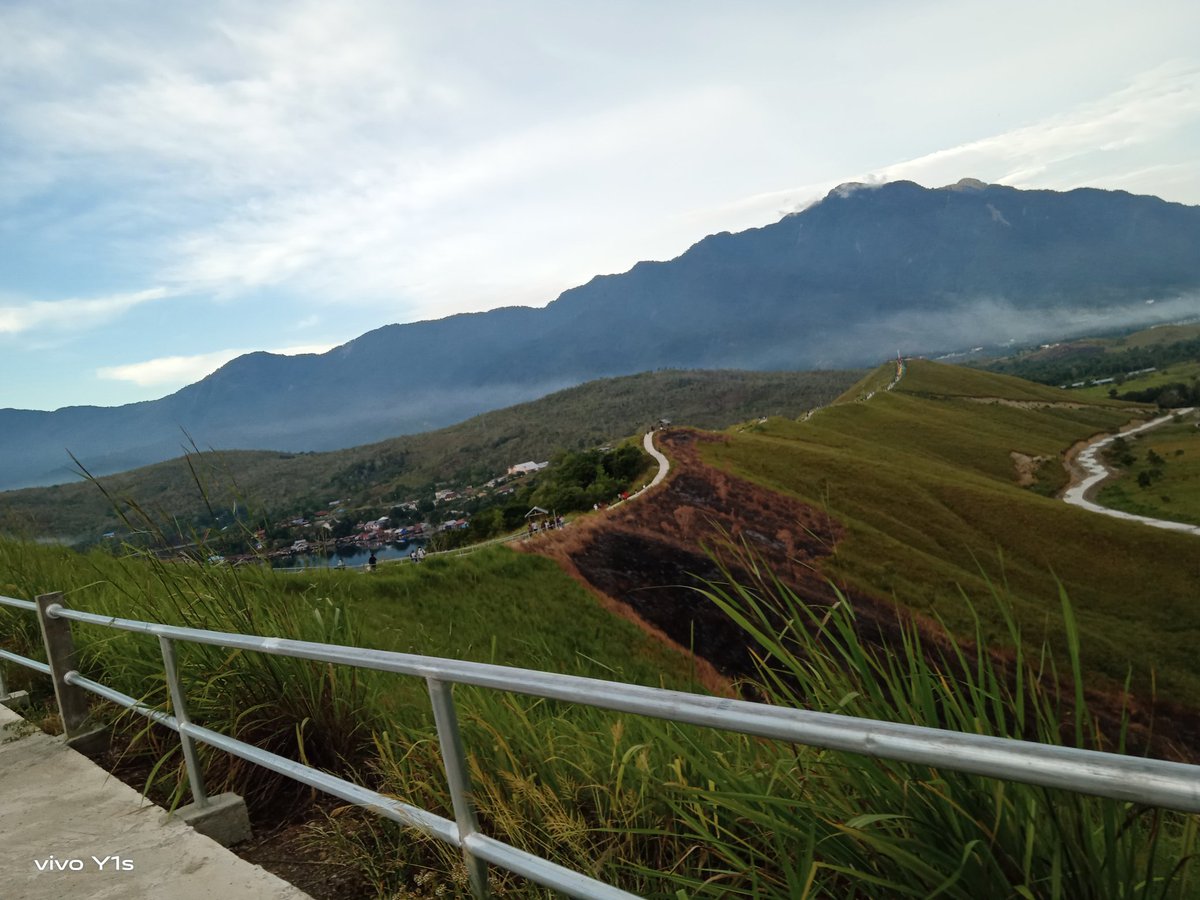 HWeyanak's tweet photo. Teletabis gunung https://t.co/ZsvX11wqBh