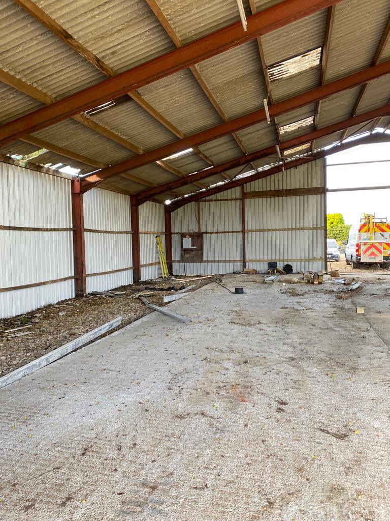 FirstFixGroup's tweet photo. #lachingdon #essex
Re clad of old barn now being #cladded . https://t.co/M96VTcPKAG