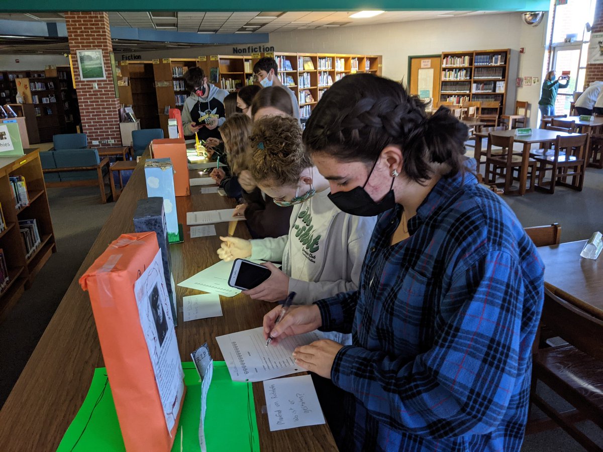 LVHS Library tweet media