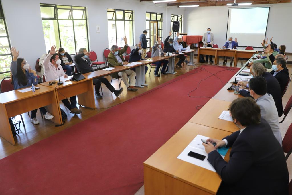 #OHiggins: El Consejo Regional de #Bomberos agradeció al Gobernador <a href="/PabloSilvaAmaya/">Gobernador Regional Pablo Silva Amaya</a> la premura con la que el <a href="/CORE_OHiggins/">Consejo Regional O'Higgins</a> aprobó la construcción y reposición de cuarteles, así como la adquisición de equipamiento para sus voluntarias, proyectos priorizados por el jefe regional.