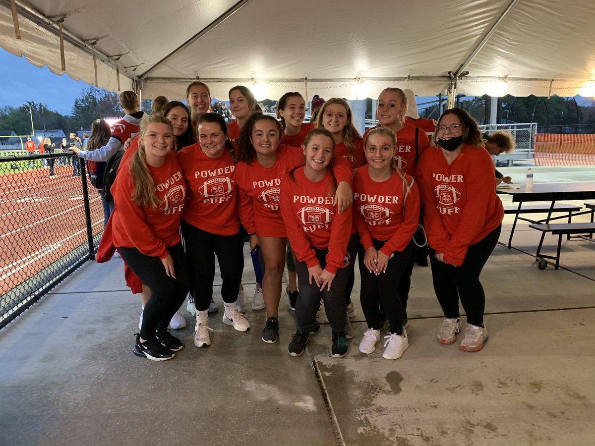 NTCitySchools's tweet photo. Here are some scenes from our recent Lumberfest! Activities included the girls powderpuff games (Freshman vs. Sophomores; Juniors vs. Seniors), music, food trucks, activities & the burning of the Jinx at the end of the evening. #GoJacks 🪓 #NTstrong https://t.co/aDs4Q6fBwS