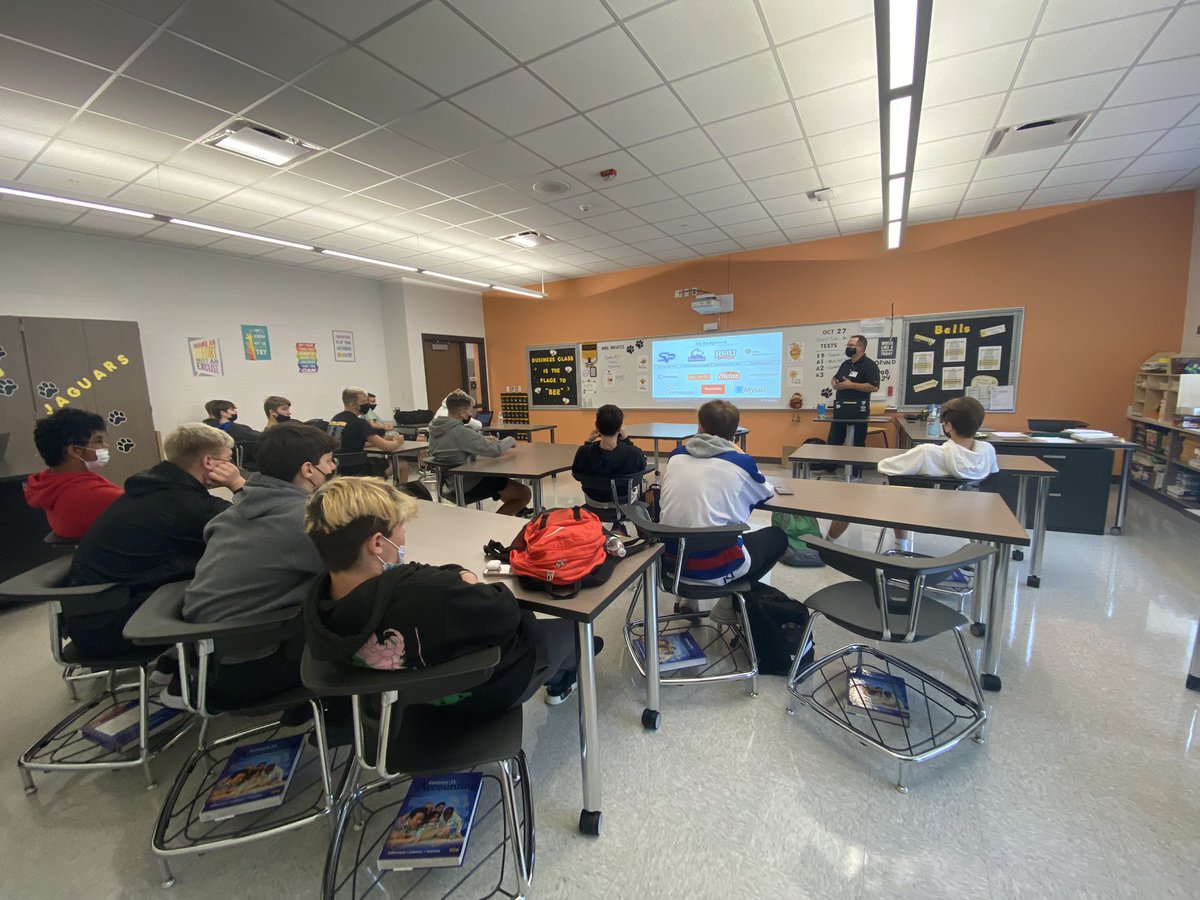 ekuhseTJ's tweet photo. Thank you to @SherryMeucci for hosting a PLT session with Chief Financial Officer Mike Mahoney from innovu. Students participated in an engaging discussion about careers in finance! #WErTJ @wjhsd @TJHSJaguars https://t.co/Qo2PmZaoOT