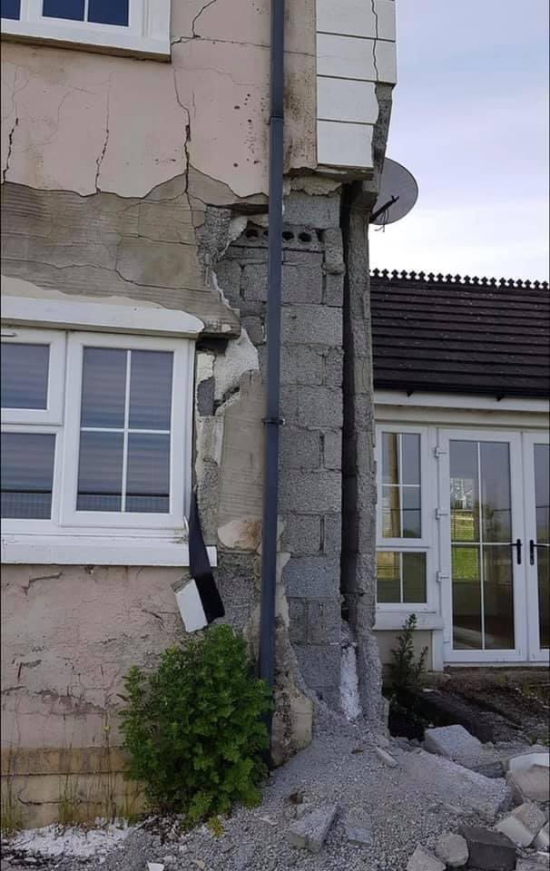LizJaki's tweet photo. Does this home look like it has blocks that were regulated and meeting standards?? I don't believe it for one second 😡 #MicaFailedRegs #micaredress https://t.co/eG9pRGAKYB