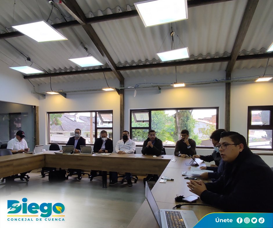 DiegoMorales593's tweet photo. 🔴 Urgente 

Desde la sala de crisis de la @emov_ep,   como presidente de la Comisión de Movilidad, coordinamos acciones para que se inicie el correcto proceso sancionatorio a la Cámara de Transporte, debido a que se ha evidenciado la suspensión injustificada  de este servicio. https://t.co/18JtSe08L9