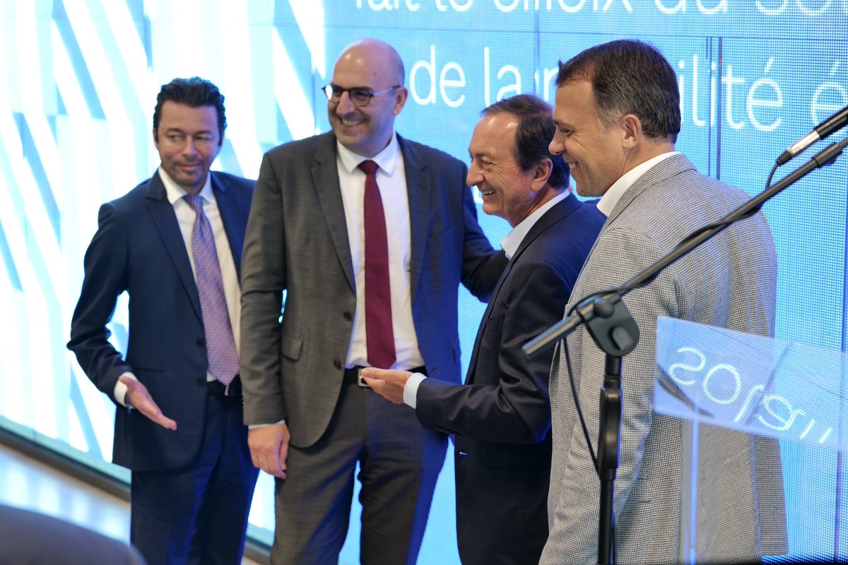 Avec cette installation #solaire unique, nous apportons au <a href="/Leclerc/">E.Leclerc</a> d’Avermes un véritable bénéfice de compétitivité avec des solutions innovantes. Toute l’expertise du groupe <a href="/EDFofficiel/">EDF</a> au service de la #transitionenergetique en <a href="/auvergnerhalpes/">Auvergne-Rhône-Alpes</a>