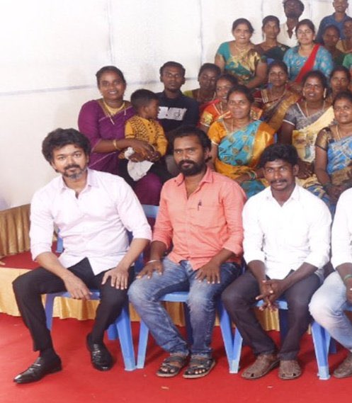mohangopu_irs's tweet photo. ❤️😍💐 happy to see this, 
 @actorvijay  with his fans ,those got elected in local panchayat election in Tamilnadu 

#ActorVijay #tnlocalbodyelections #LocalbodyElection #actorvijayfans https://t.co/s44eGDO71C