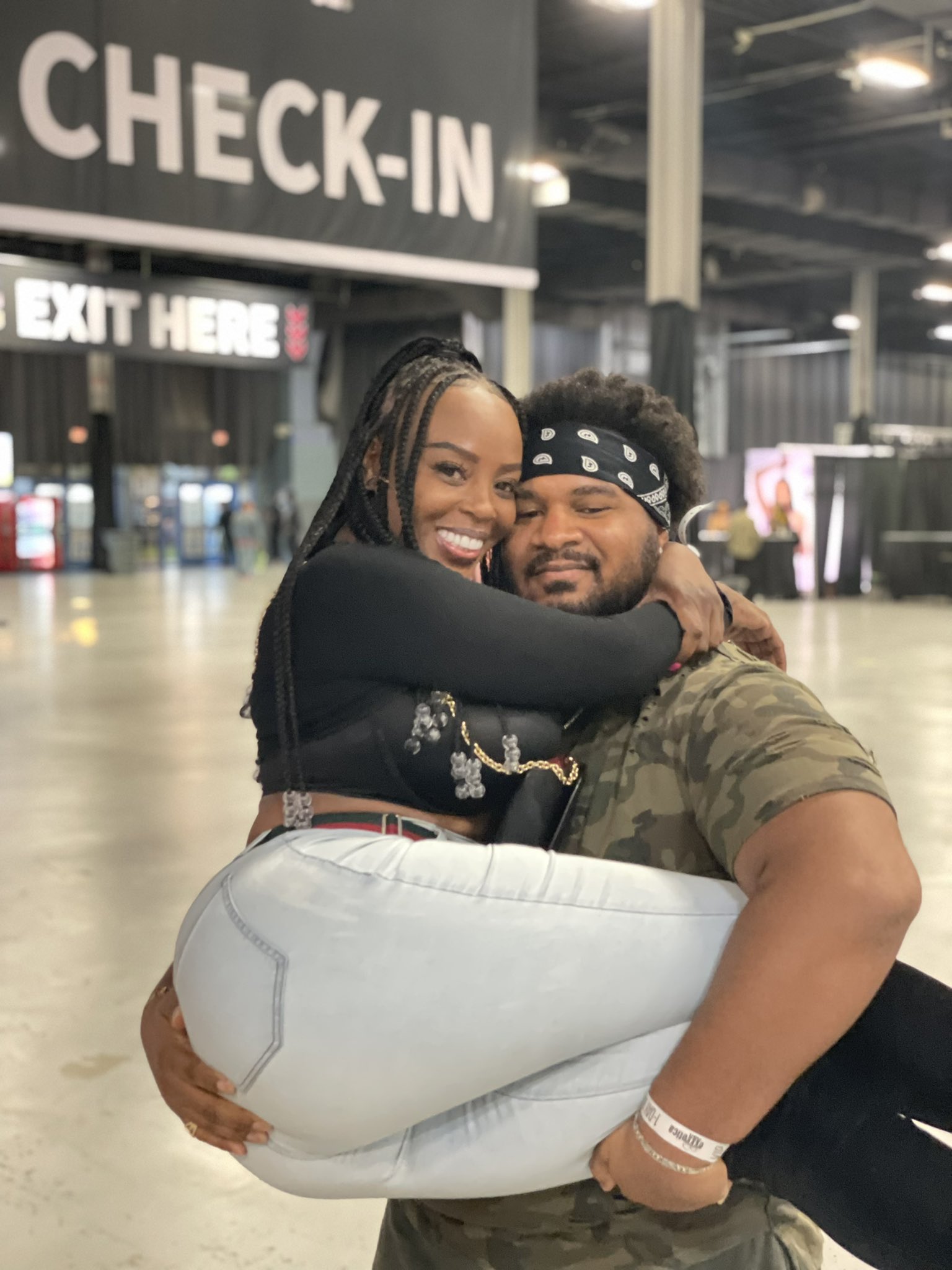 Jay Allen on X: I was looking a lil crazy with my afro out but I got to  meet a few ppl @yumtheebossxxx @candacevon @ZmeenaO @violetsaucy_17 at  @EXXXOTICA. I haven't posted here