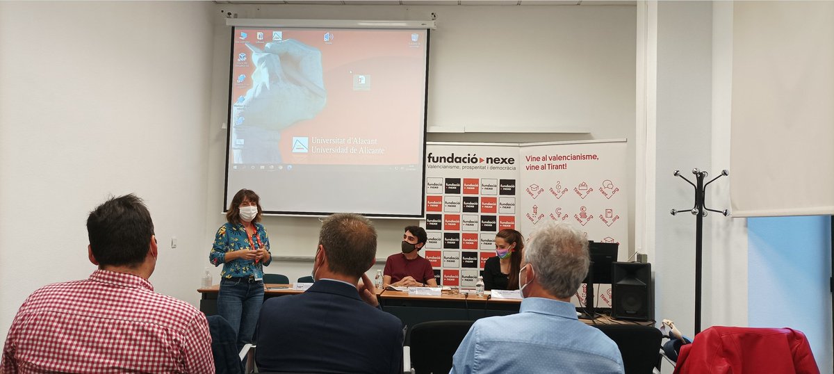 fnexe's tweet photo. 🧡A la Seu Universitària d'Alacant presentant l'Àgora 8, "Temptacions de frontera. Identitat, política i territori al sud valencià". Amb el seu autor, Andreu Cañadas Cuadrado; @MarianCampello i @sus_pardines
#CulturLab21 https://t.co/Rj9lAou20E