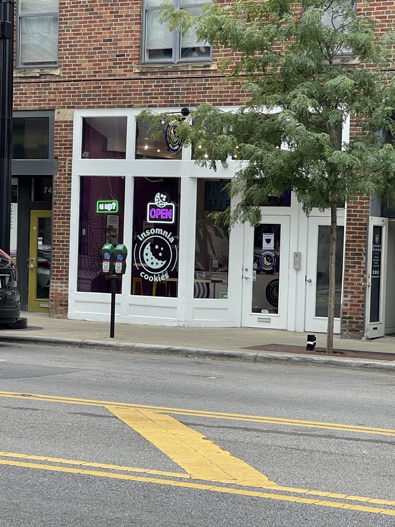 tfowler1's tweet photo. Out in these streets today and I ran across a favorite cookie stop. @estatetales @DrewVencill @k_vencill https://t.co/Hg5LGJfqfC