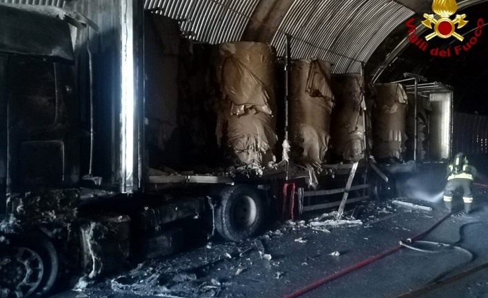 Raccordo PG Bettolle. Incendio in galleria
umbrialeft.it/notizie/raccor…