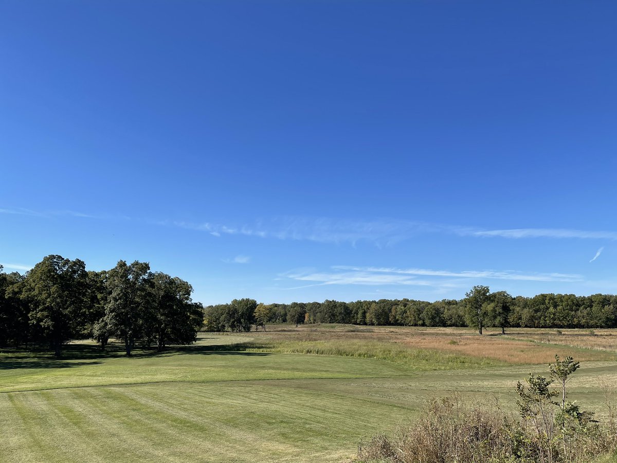 CamHopmanWx's tweet photo. It’s been an absolutely perfect day for a hike at #AngelMounds. We’re finally starting to see some of those fall colors! #tristatewx https://t.co/KwvHFdp8lO