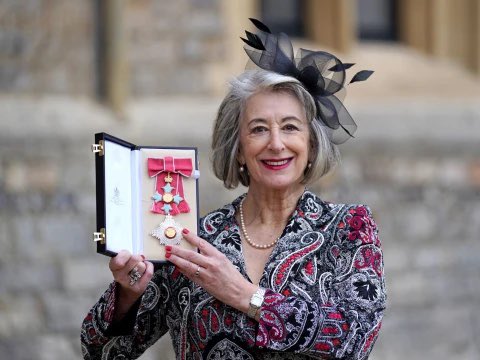 MaureenLipmanUK's tweet photo. Maureen Lipman is made Coronation Street’s first Dame by Prince Charles 🎖 #Corrie #DameMaureenLipman https://t.co/3vOhQgWgOD