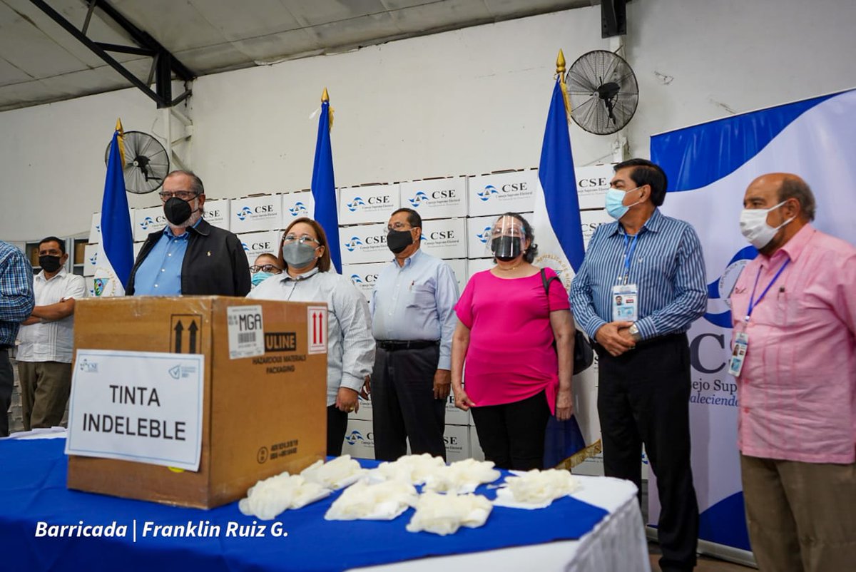 LaMilpaRev's tweet photo. ❗Partidos políticos y alianzas constatan la disponibilidad y la calidad de la tinta indeleble para las elecciones generales 2021.

#TodosAVacunarnos
#VacunandonosPuebloQueVence 
#UnidadParaLaProsperidad 
#Daniel2021 
#Nicaragua https://t.co/agxvwM4Nvz