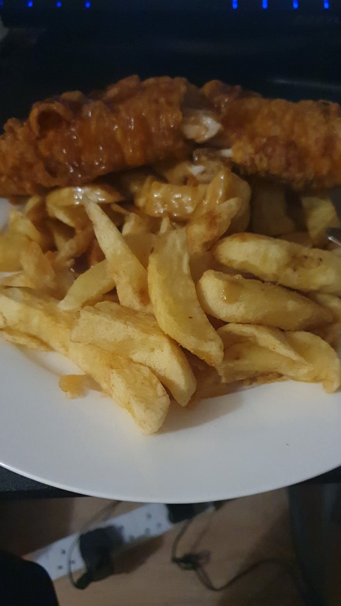 HTVIOLA's tweet image. A final portion of fish and chips from @ExpressFishBar before we move to our new home tomorrow! #greatestfishbarever #brokenhearted