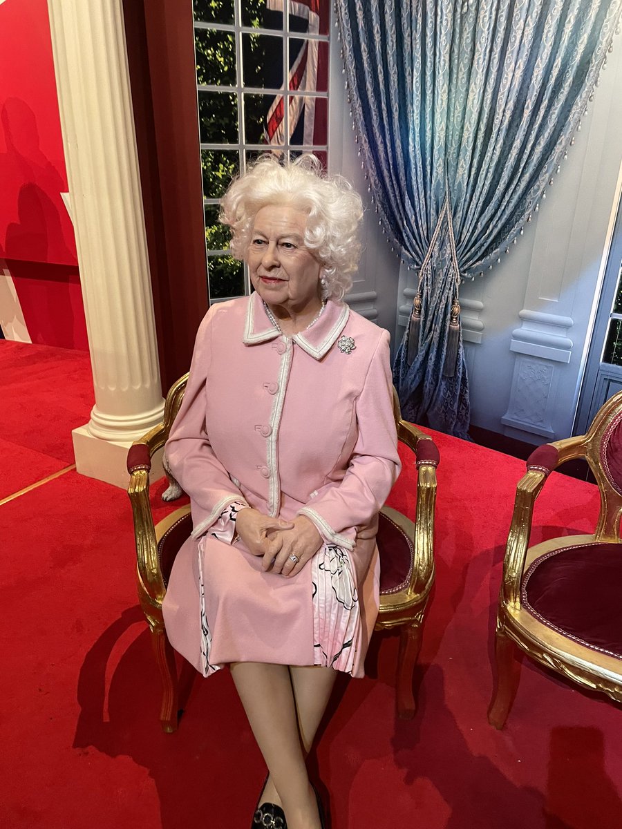lisawaugh1's tweet photo. @MTBlackpool think you need to sort the Queens hair out. 🙈 https://t.co/rergSlnCwF