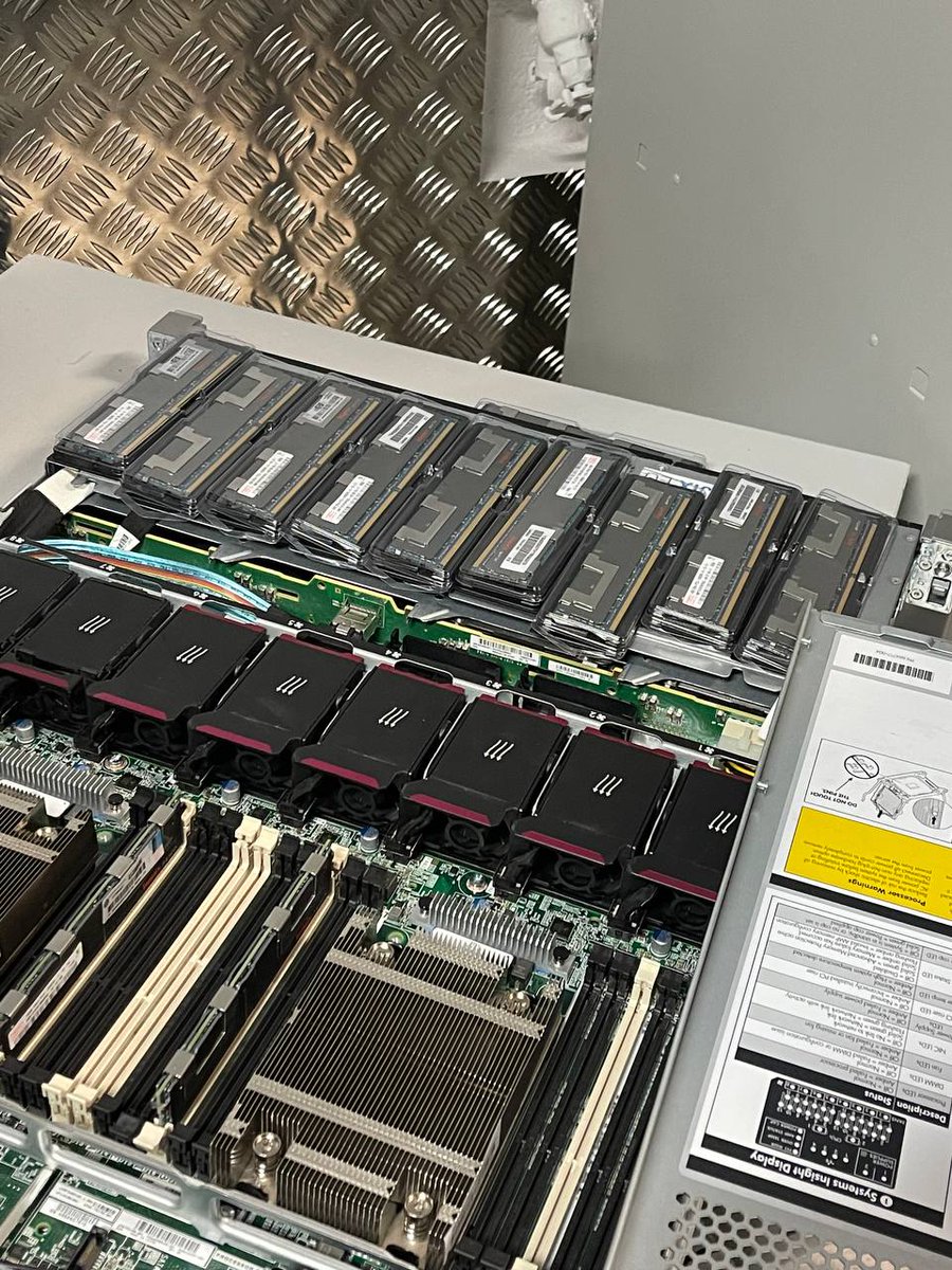 DreamNetCloud's tweet image. Here's our physical Point of Presence for DreamNetwork at @Dyjix 😇

Connected with 2x10G links protected with a powerful Anti-DDoS 🔥

We are preparing a second physical PoP for more stability for DreamShield ⚡

For all inquiries 👉 contact@dreamnetwork.cloud