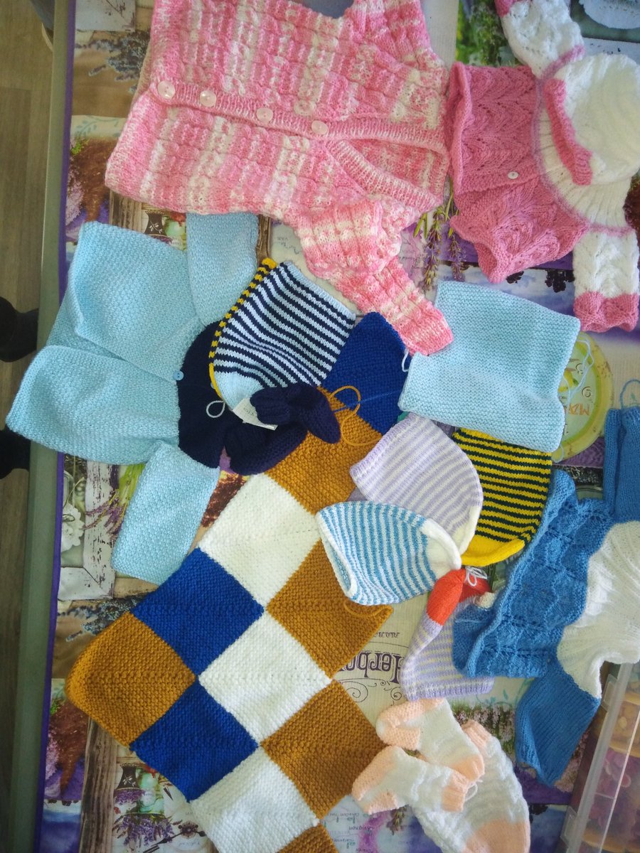 vivianeghesq's tweet photo. Et rencontrer mes serial tricoteuses, tous les mercredis, elles se rencontrent et tricotent pour les plus précaires. Leur cagnotte si vous voulez les aider: https://t.co/GhRWueRrh0
Il ne faut pas donner beaucoup. Il faut être beaucoup à donner.
#MerciRose #UnBeauMoment https://t.co/3PLhM72imF