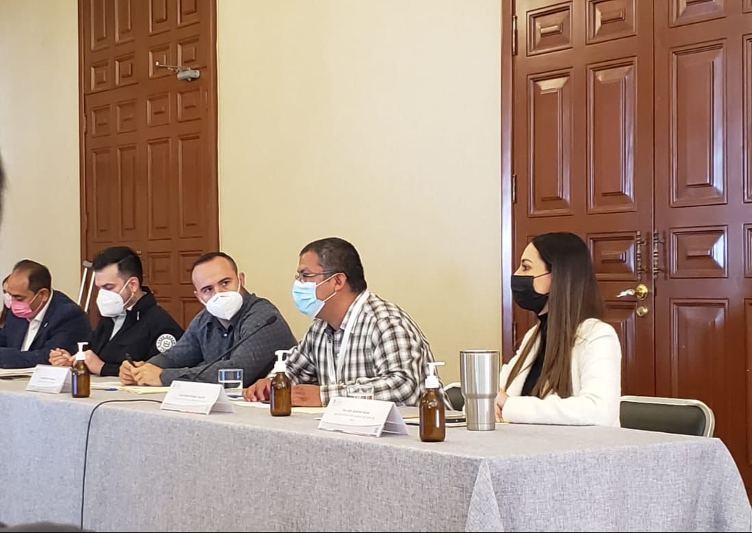 AnalySandoval's tweet photo. Hoy en la sesión solemne tomaron protesta los integrantes de la Junta de Coordinación Metropolitana del AMG para el periodo de 2021- 2024. Estoy convencida que harán una excelente labor en la construcción de la ciudad que queremos. https://t.co/VXmE5sl16z