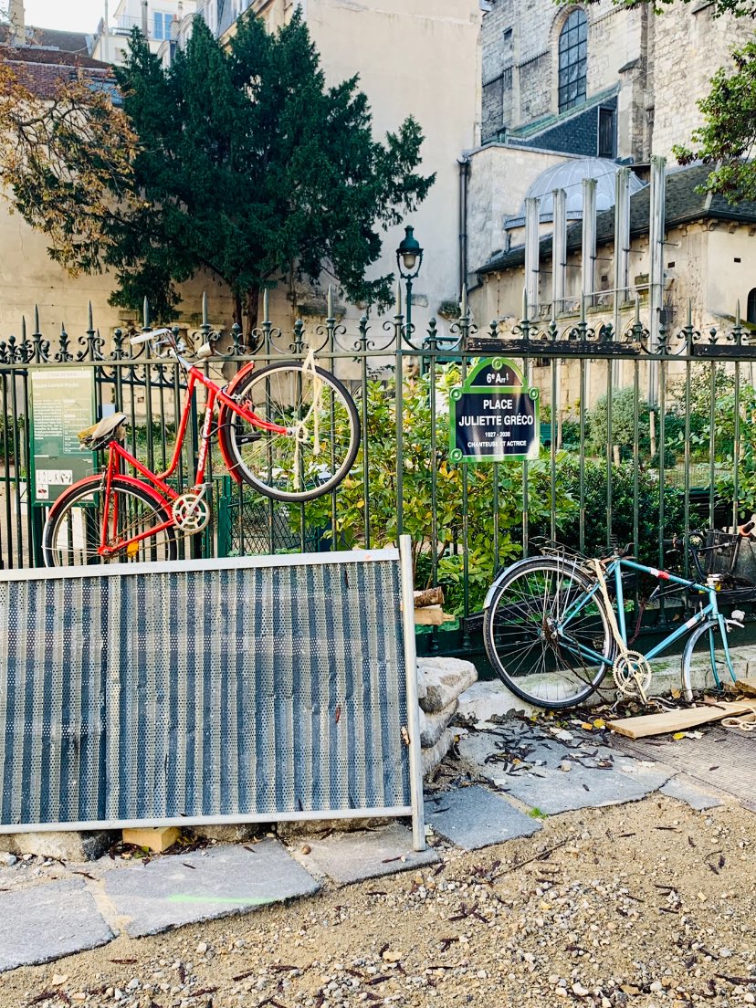 annebormans's tweet photo. Navrant #LRT comme la pauvre place Juliette Greco à Saint Germain des Prés #today #velopassion 😕😳 https://t.co/yZ5Xp245bl