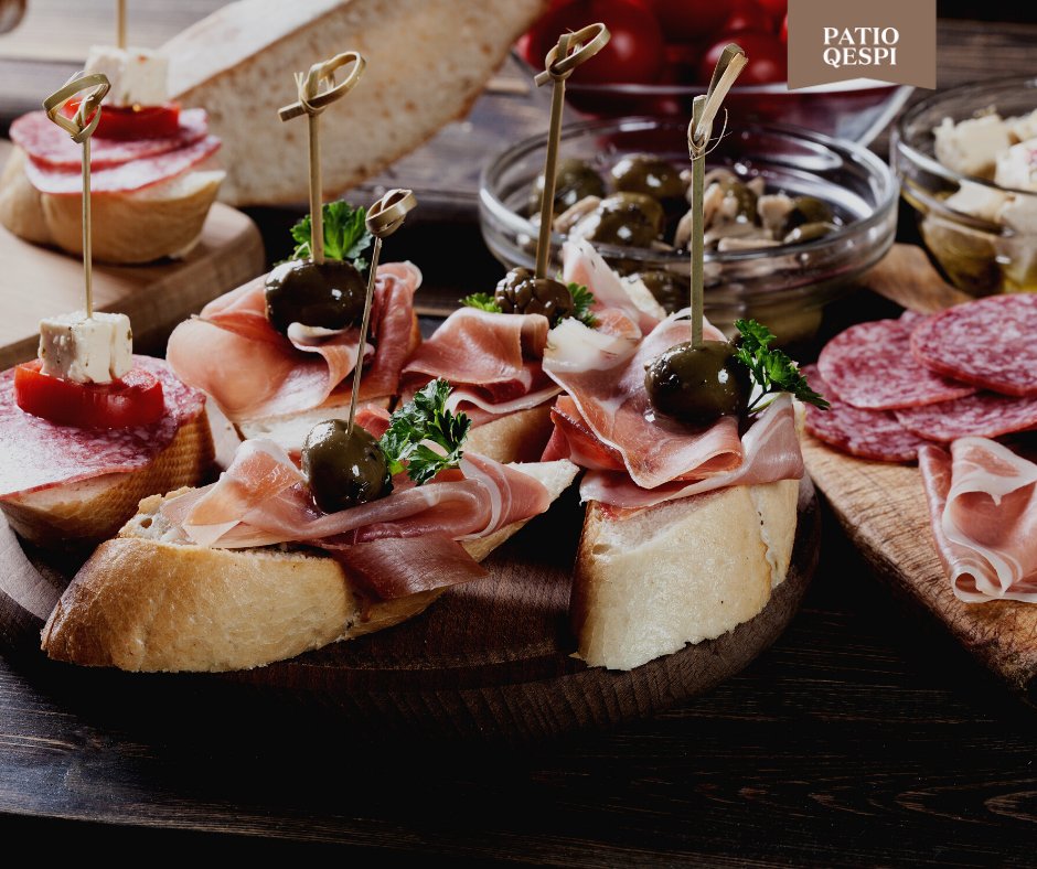 ¡Cócteles y tapas este sábado 30 de octubre en Qespi! 🎃 
Acompáñanos y disfruta de promociones especiales:
✅ Tapas a S/45
✅ Cocktails a S/40
✅ Cerveza artesanal Barbarian Draft 2 x S/29 
✅ Previa reserva es requerida: ☎️ 084-582205 📞 spr.ly/6181ytnzD