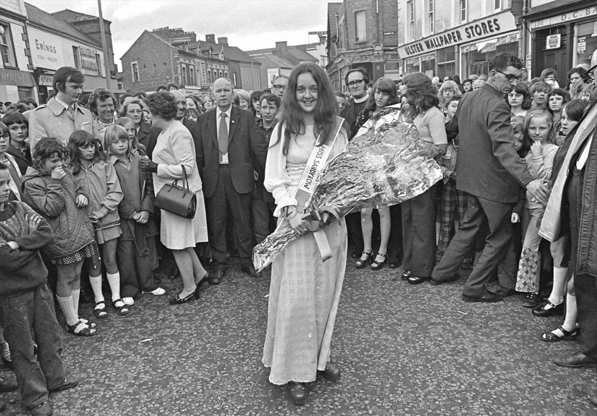 ni_pictures's tweet photo. Miss Sandy Row, Belfast 1974. https://t.co/rwWPSDMe1n