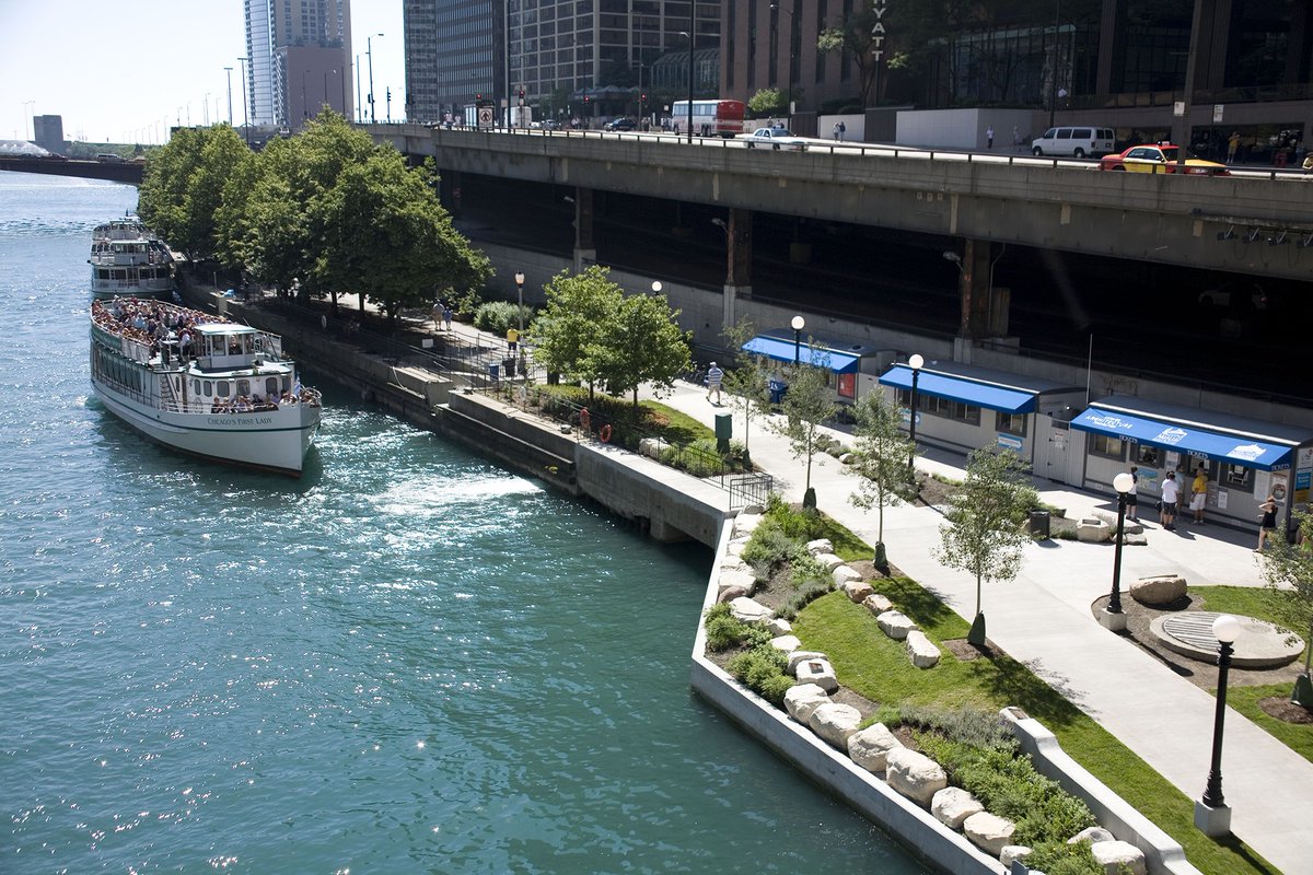 Hey...it's not too late! You can STILL take a #Chicago #Architecture Foundation Center River Cruise aboard Chicago's First Lady Cruises! Get on the boat tour named #1 in the nation by USA Today. ⁠bit.ly/3itObSt #architecture #design #RiverCruise #BoatTour #CFLCruises