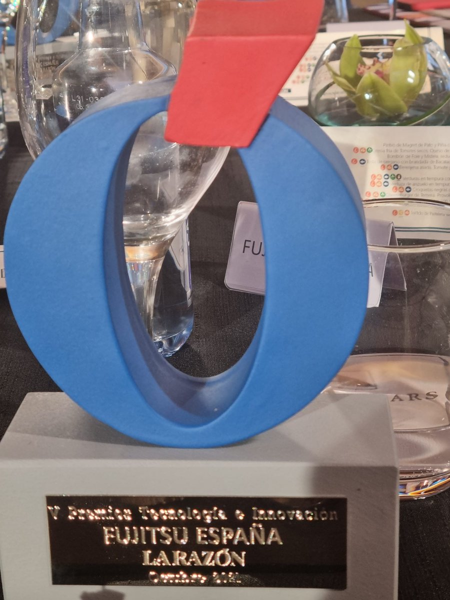 Fujitsu_ES's tweet photo. 🏆 Asistimos a la V edición de los #PremiosTecnología de @larazon_es, en la que @Fujitsu_ES ha sido reconocida por sus propuestas de digitalización del puesto de trabajo. #WorkLifeShift https://t.co/bcs4XFDgGj