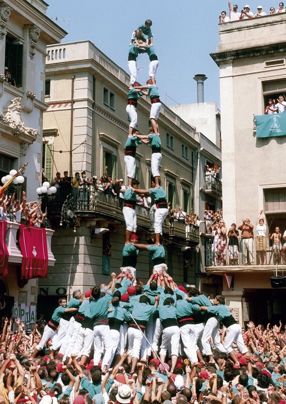 Ara que anem de cara a Tots Sants, poc és parla d’aquestes 3 gestes. Pujar un pis a un castell d’extrema dificultat. I repetir-ho en 3 ocasions només pels <a href="/Verds/">Castellers de Vilafranca</a> .