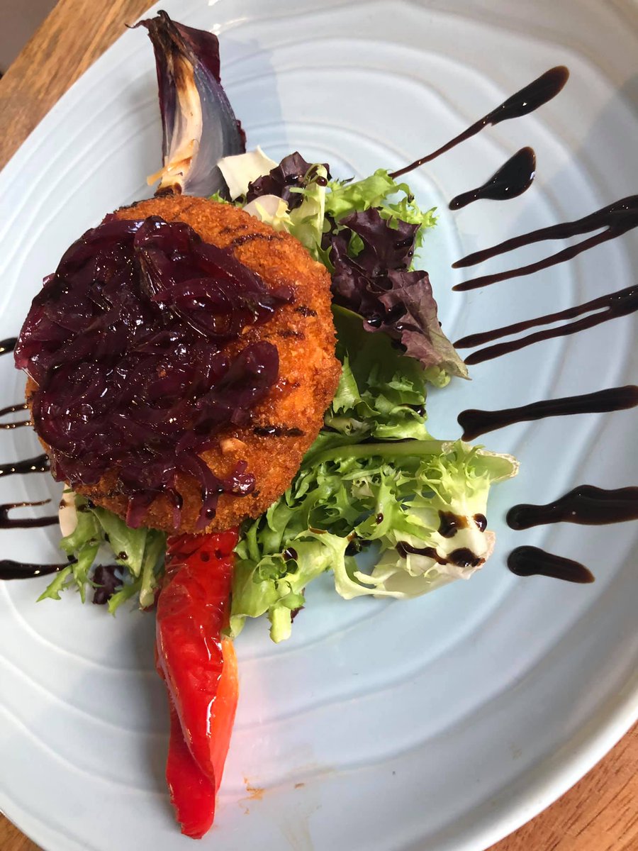 thebestofepsom's tweet photo. Heard about the go-to dining venue in #Tadworth? 🍽 Then you'll need to head to @BridgeTadworth! 😋 Book today and enjoy your favourite #Mediterranean dishes on your doorstep. https://t.co/YUfCl9yio4 https://t.co/hVctipdjA9