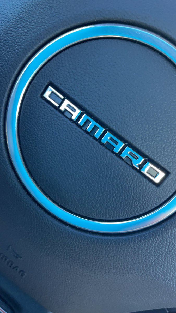 FastHorsesNCars's tweet photo. Sun is setting on 2021’s driving time. Thought it was a perfect day for some “Camaro-py”. #goodnightcharlie #camaro2ss https://t.co/8HyP05SZkS