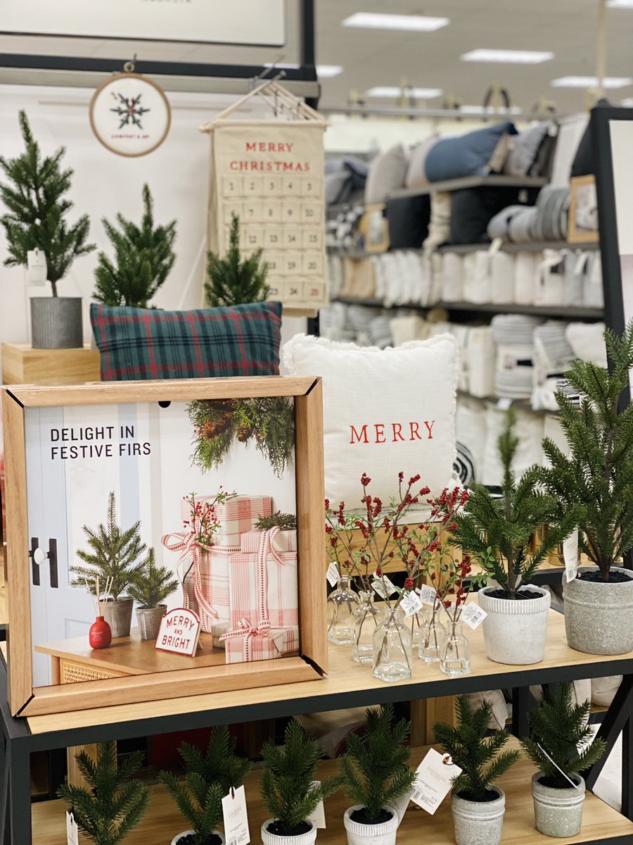 Carrie_Kay31's tweet photo. 2357 is starting the Christmas countdown with all the new festive Hearth and Hand!! Only 59 days to go😜🎄🎅🏼
@camp2357 @JPDixon77 @AshMo2357 @KevinKaminski10 https://t.co/Kix9SFmX7A
